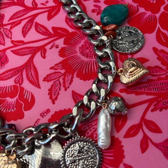 Vintage-Style Silvertone Charm Necklace ✨ - Picture 3 of 4